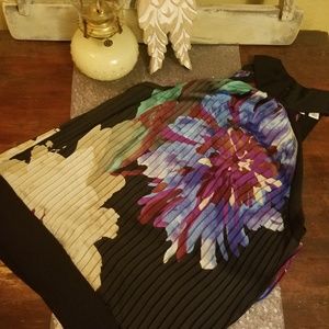 Gorgeous halter style top.